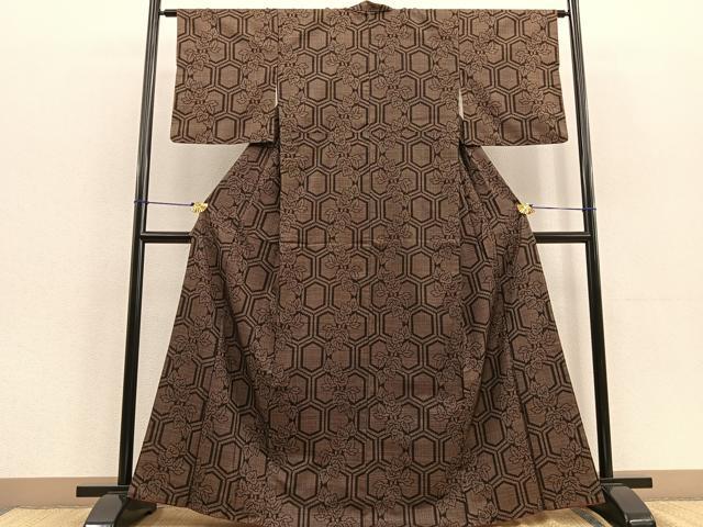 平和屋着物●本場大島紬 7マルキ 亀甲蔦の葉文 正絹 逸品 BAAU4699gt