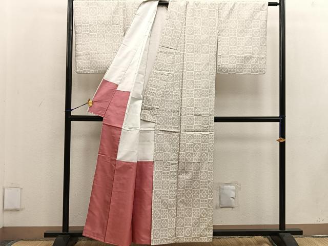 平和屋着物●本場大島紬 白大島 市松花文 証紙付き 正絹 逸品 BAAW3464mz