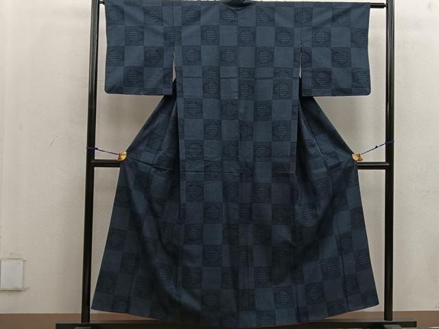 平和屋着物●東郷織物謹製 本場大島紬 160亀甲 本さつま 正藍染 幾何学文様 証紙付き 綿 逸品 BAAW3469mz