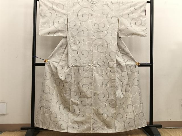 平和屋着物●本場大島紬 白大島 9マルキ 唐草文 証紙付き 正絹 逸品 BAAW3662mz