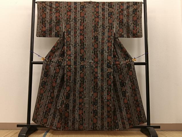 平和屋着物●本場大島紬 7マルキ 更紗草花間道 正絹 逸品 BAAW5007hj