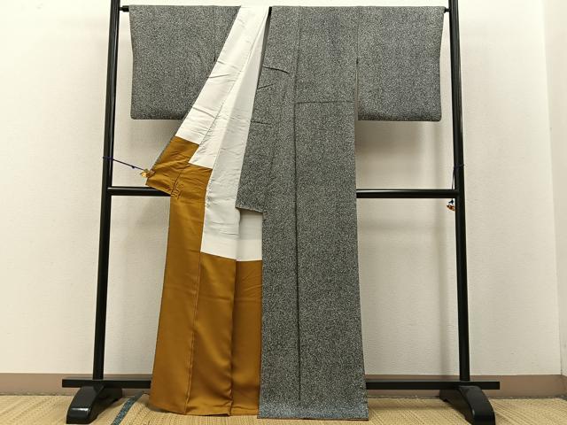 平和屋着物●上質な小紋 作家物 たたき染め 黒地 正絹 逸品 BAAW5053hj