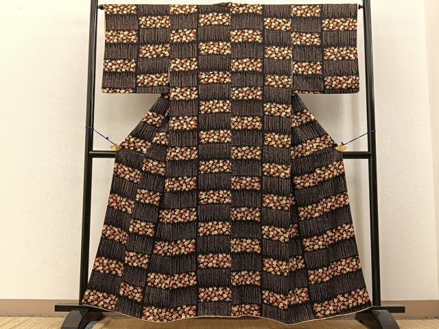 平和屋着物■上質な小紋 横段梅文 黒地 金彩 正絹 逸品 BAAW9583hj