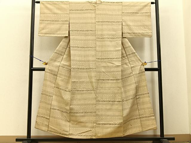 平和屋着物■上質な紬 亀甲柄 横段花唐草文 背抜き仕立て 正絹 逸品 BAAW9637hj