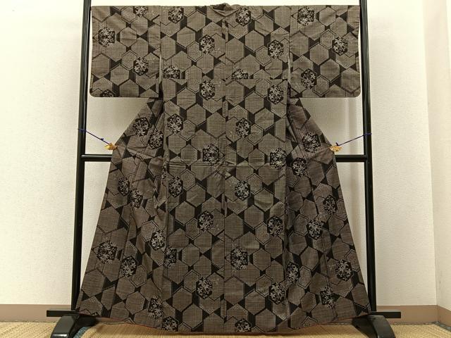 平和屋着物■本場大島紬 7マルキ 亀甲草葉文 正絹 逸品 BAAW9654hj