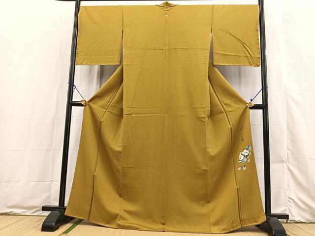 平和屋着物●二代目清次郎 手描き 色無地 ワンポイント 菜種油色 正絹 逸品 未使用 BAAX3501yc