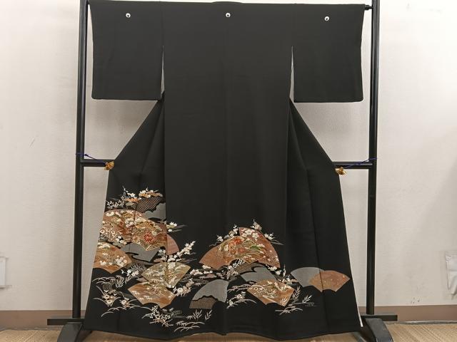 平和屋着物●創業460年・千總 黒留袖 駒刺繍 地紙重ね菊花文 金彩 正絹 逸品 BAAX5464mz