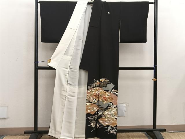 平和屋着物●創業460年・千總 黒留袖 駒刺繍 地紙重ね菊花文 金彩 正絹 逸品 BAAX5464mz