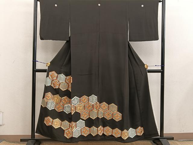 平和屋着物■豪華黒留袖 駒刺繍 舞蝶亀甲花文 正絹 逸品 BAAX5872mz