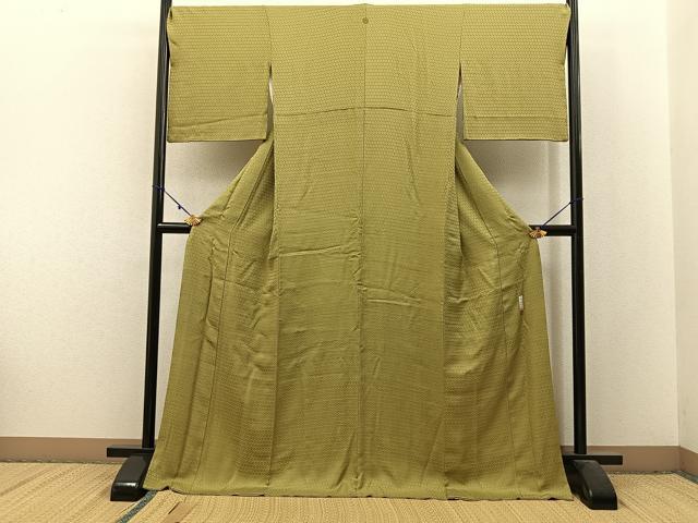 平和屋着物●上質な色無地 作家物 三度染 亀甲地紋 青朽葉色 ロング丈 正絹 逸品 BAAX6161hj