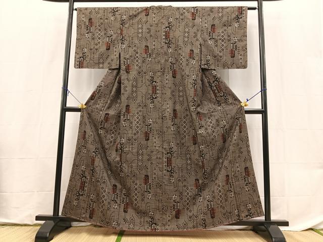 平和屋着物■本場大島紬 7マルキ 幾何学花文 正絹 逸品 未使用 BAAX9119yc