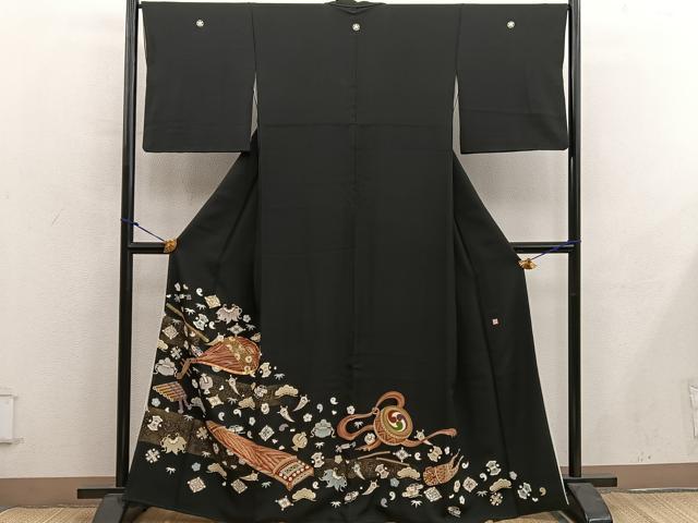平和屋着物●豪華黒留袖 作家物 楽器宝尽くし花文 金彩 正絹 逸品 BAAY0073mz