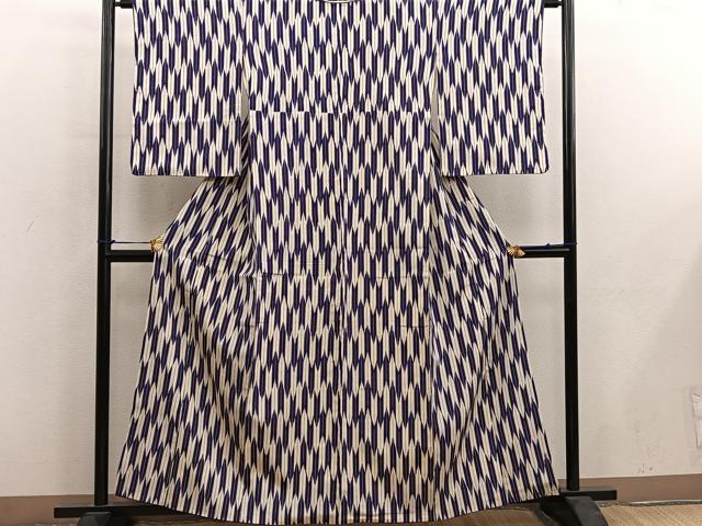 平和屋着物■上質なお召 矢絣文様 正絹 逸品 BAAY0096mz