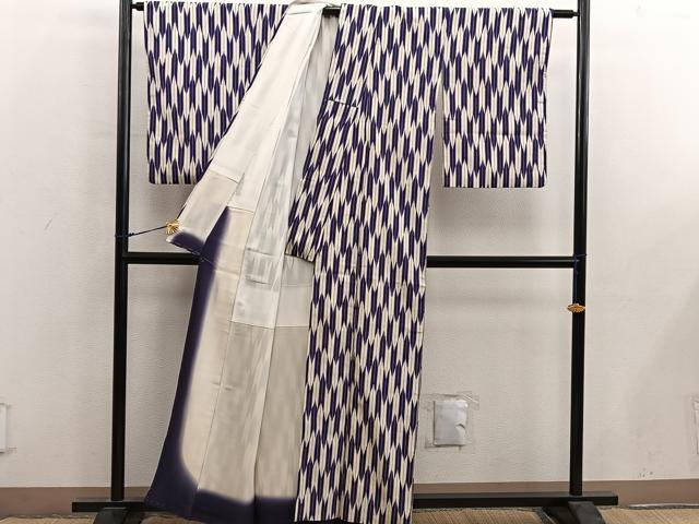 平和屋着物■上質なお召 矢絣文様 正絹 逸品 BAAY0096mz