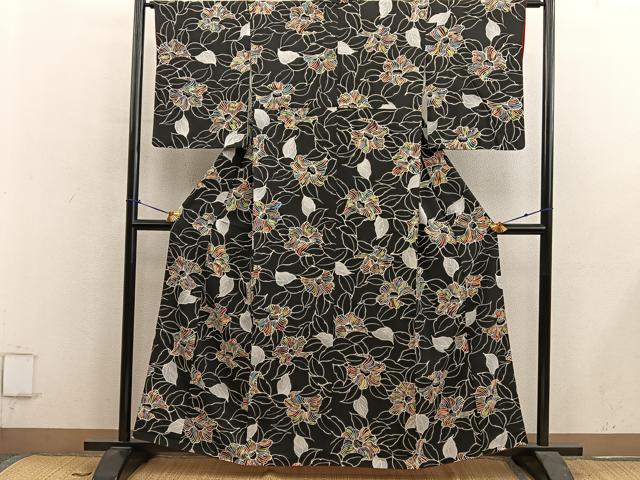 平和屋着物■上質な小紋 草花文 ろうけつ染め 黒地 正絹 逸品 BAAY0647mz