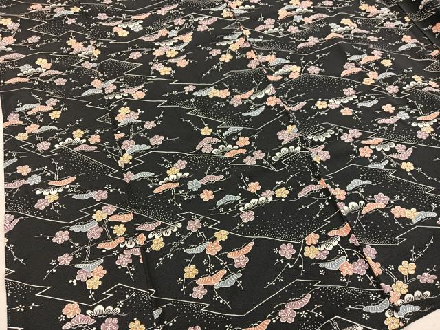 平和屋着物■上質な小紋 型染め 梅松文 黒地 正絹 逸品 BAAY0931mz
