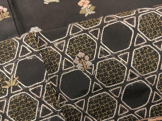 平和屋着物●訪問着 本場大島紬 総刺繍 スワトウ刺繍 草花文 黒地 金糸 正絹 逸品 BAAY1212mz