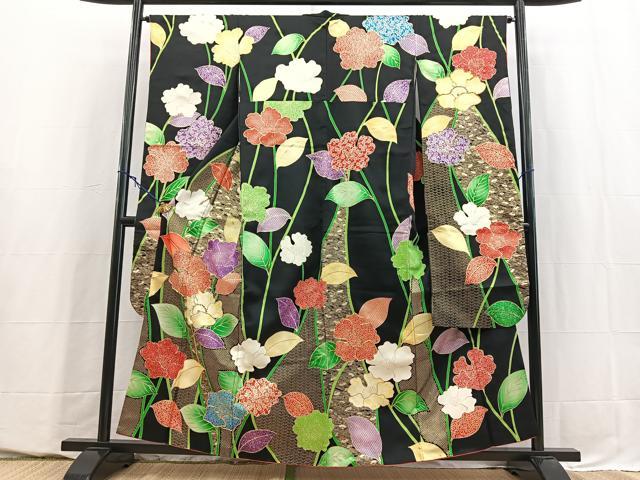 平和屋着物●豪華振袖 駒刺繍 立波花文 黒地 金彩 正絹 逸品 BAAY5685yc