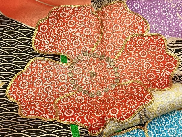 平和屋着物●豪華振袖 駒刺繍 立波花文 黒地 金彩 正絹 逸品 BAAY5685yc