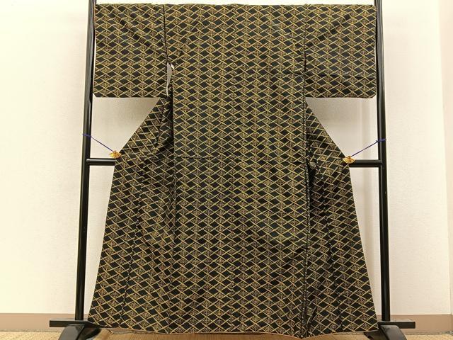 平和屋着物■上質な紬 菱松葉 黒地 正絹 逸品 BAAY8383hj