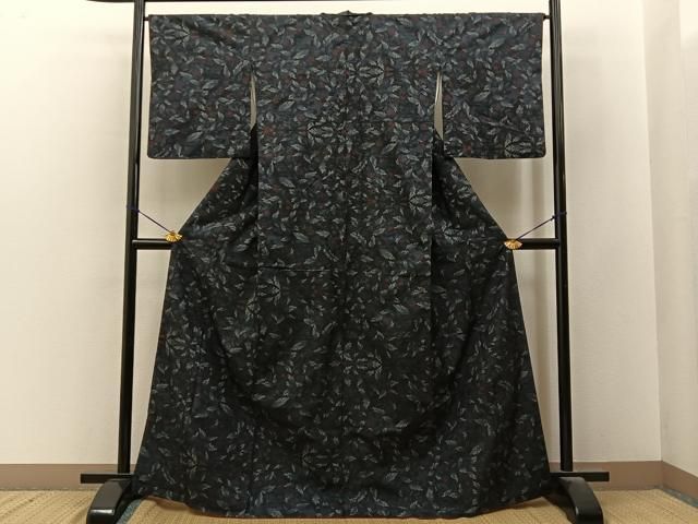 平和屋着物■本場大島紬 7マルキ 更紗花唐草文 正絹 逸品 BAAY8634hj