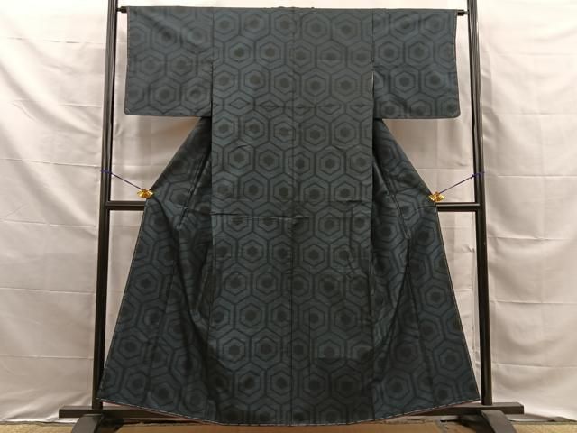 平和屋着物■本場大島紬 子持ち亀甲 正絹 逸品 未使用 BAAY8758hj