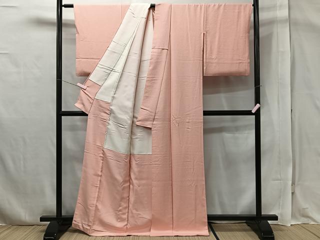 平和屋着物●上質な色無地 堅牢草木染 紗綾形地紋 珊瑚色 反端付き 正絹 逸品 CAAQ5485kb
