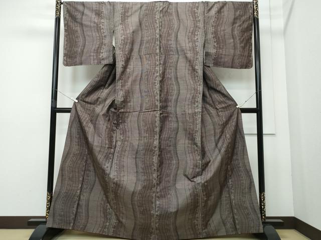 平和屋着物●本場大島紬 9マルキ 泥染め よろけ縞 正絹 逸品 CAAR8026vf