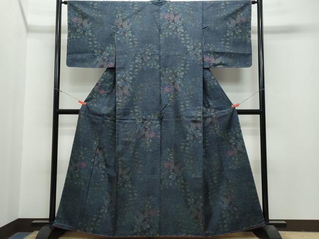 平和屋着物●本場大島紬 9マルキ 舞蝶草花文 正絹 逸品 CAAR8344vf