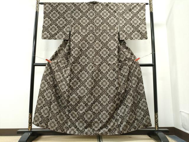 平和屋着物●本場大島紬 7マルキ 泥染め 菱花文 正絹 逸品 CAAS6941yc