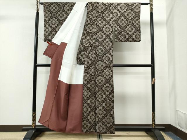 平和屋着物●本場大島紬 7マルキ 泥染め 菱花文 正絹 逸品 CAAS6941yc