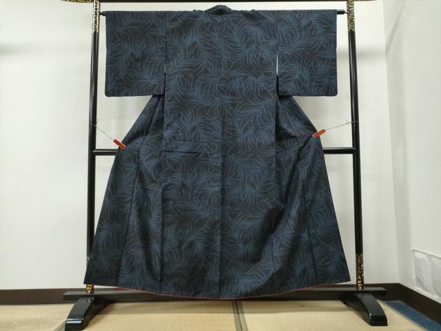 平和屋着物●結城紬 80亀甲 草木文 黒地 正絹 逸品 CAAS7293yc