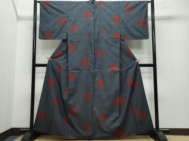平和屋着物●本場大島紬 7マルキ 泥染め 亀甲花文 証紙付き 正絹 逸品 CAAT7108vf
