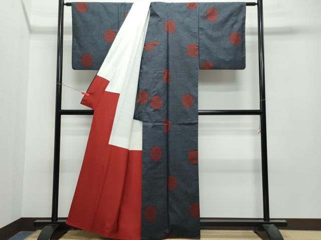 平和屋着物●本場大島紬 7マルキ 泥染め 亀甲花文 証紙付き 正絹 逸品 CAAT7108vf