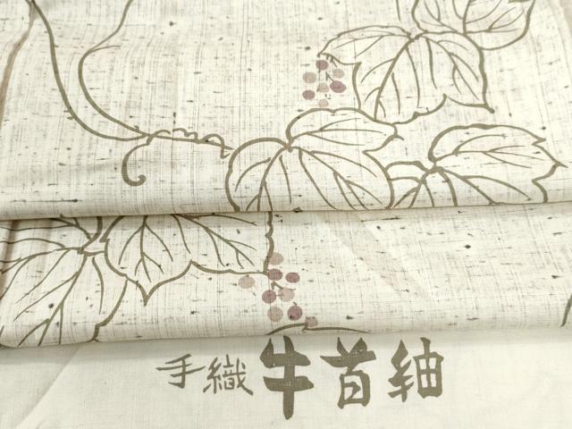 平和屋着物●石川県指定無形文化財 牛首紬 白山工房 手織り 葡萄蔦の葉文 反端付き 正絹 逸品 未使用 CAAU2062yc