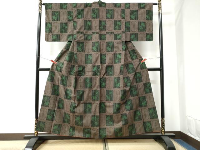 平和屋着物●本場大島紬 7マルキ 変わり市松吉祥蔦の葉文 正絹 逸品 CAAU2724yc