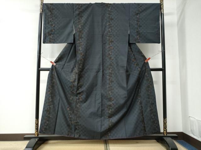 平和屋着物●本場大島紬 市松破れ色紙文 やまと誂製 正絹 逸品 CAAU2762yc