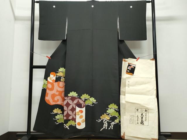 平和屋着物●極上 銀座 志ま亀 黒留袖 絞り 刺繍 絵巻松花文 金彩 たとう紙付き 正絹 逸品 CAAV6425vf