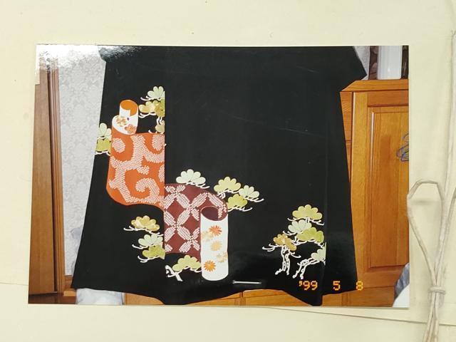 平和屋着物●極上 銀座 志ま亀 黒留袖 絞り 刺繍 絵巻松花文 金彩 たとう紙付き 正絹 逸品 CAAV6425vf