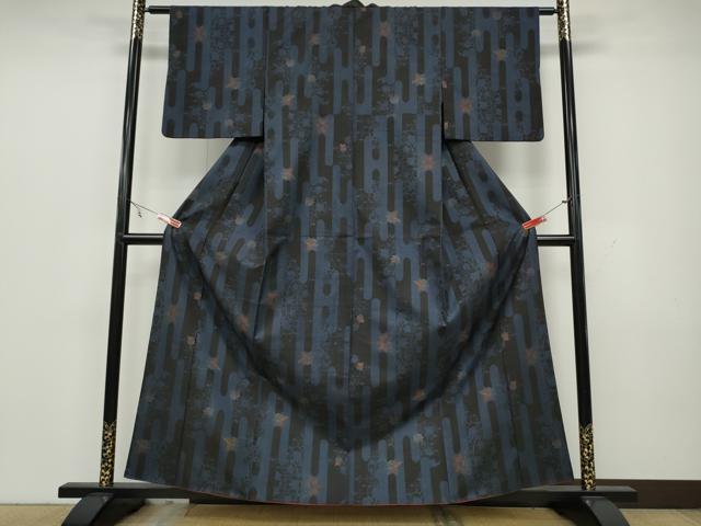 平和屋着物●本場大島紬 7マルキ エ霞花文 正絹 逸品 CAAW3159ut