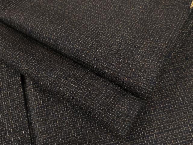 平和屋着物●本場結城紬 重要無形文化財 80亀甲 総詰め 黒地 正絹 逸品 CAAW7961yc