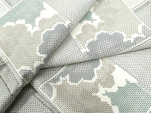平和屋着物●本場大島紬 白大島 7マルキ 色紙重ね雲取り文 正絹 逸品 CAAW7992yc