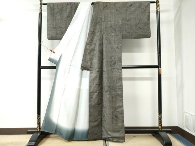 平和屋着物●本場大島紬 7マルキ 葡萄唐草文 正絹 逸品 CAAW8321yc