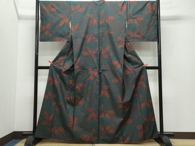 平和屋着物●本場大島紬 7マルキ 唐草文 正絹 逸品 CAAZ0848vf