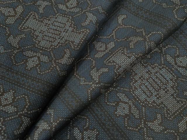 平和屋着物●本場大島紬 7マルキ 陶器花唐草文 正絹 逸品 CAAZ2804yc