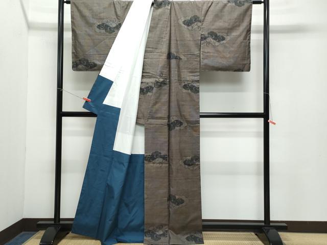平和屋着物●本場大島紬 9マルキ 雲取り唐草文 正絹 逸品 未使用 CABA6128vf