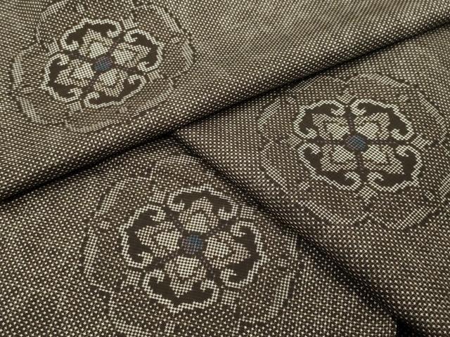 平和屋着物●本場大島紬　7マルキ　舞花文　正絹　逸品　未使用　CABA9777gh 平和屋着物○本場大島紬 7マルキ 舞花文 正絹 逸品 未使用 CABA9777gh