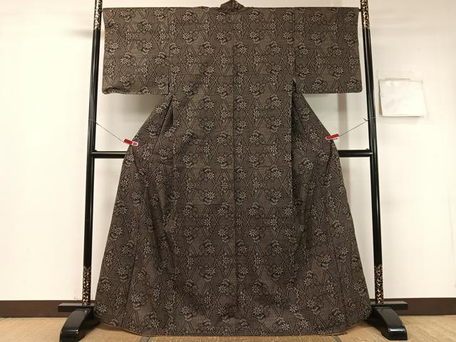 平和屋着物●本場大島紬 7マルキ 菱花松文 正絹 逸品 CABB4884vp