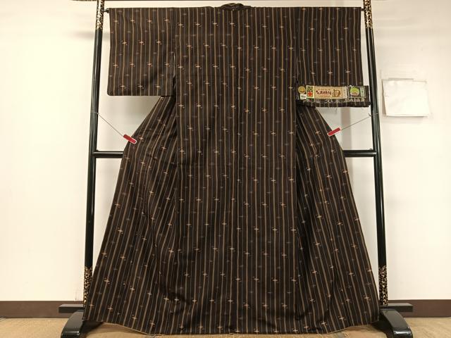 平和屋着物●国指定重要無形文化財 本場久米島紬 神里エツ作 手織 証紙付き 正絹 逸品 CABB5179vp