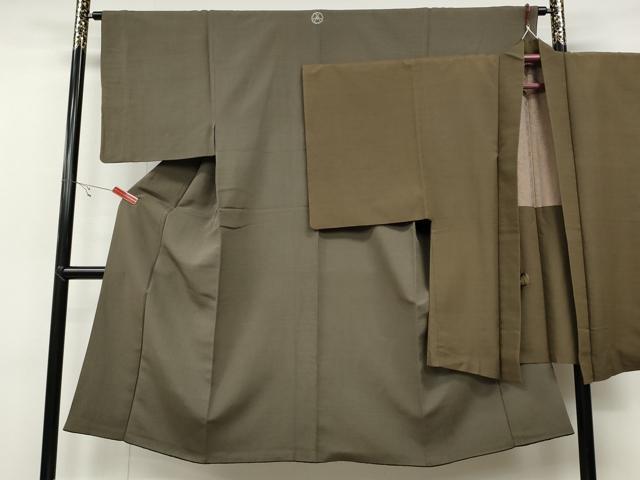 平和屋着物●男性 紬 羽織セット 着物:生壁色 羽織:黄枯茶色 羽織紐付き 正絹 逸品 CABB6346ut